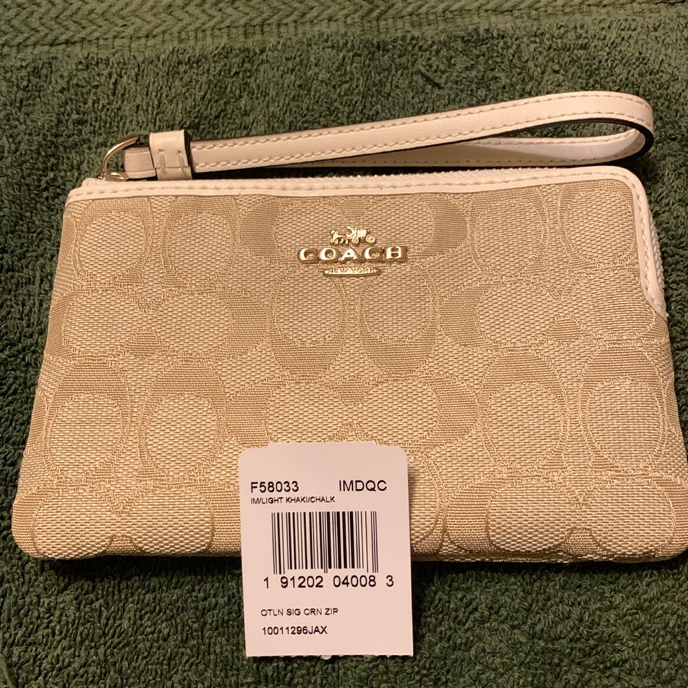 Coach wristlet - Picture 8 of 8